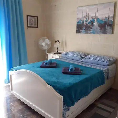 Δωμάτια σε οικογενειακή κατοικία Trigoria Sannat